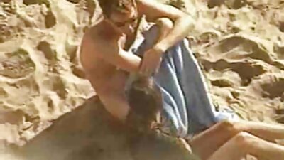 Các cô gái đang thọc tay vào nhau phim sex nhat ban phu de tieng viet trên ghế sofa