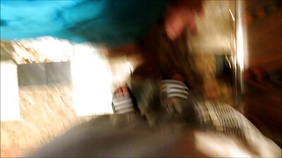 Một cô gái tóc nâu độc tấu đang đẩy một máy rung bên trong cô sex nhật bản vietsub ấy cướp