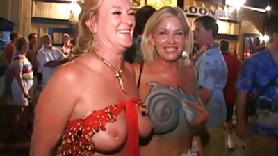 Lớn titties và sexy fishnets phim sex nhật bản vietsub trên một dildo yêu brunette cô gái